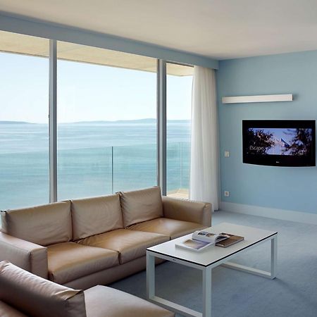 Radisson Blu Resort & Spa Split Luaran gambar A living room with a television