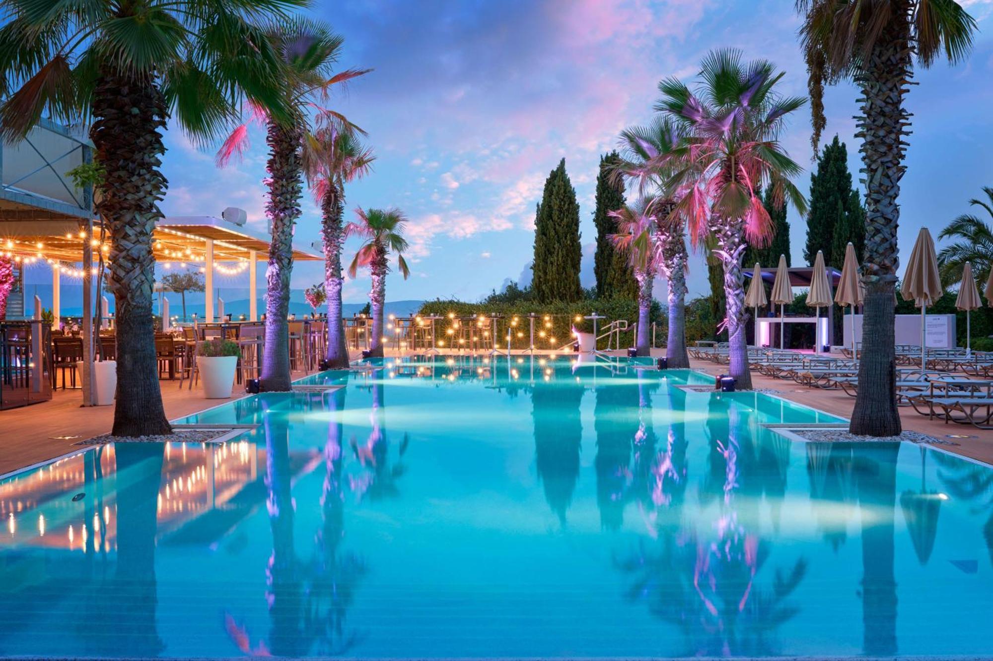 Radisson Blu Resort & Spa Split Luaran gambar The pool at the resort