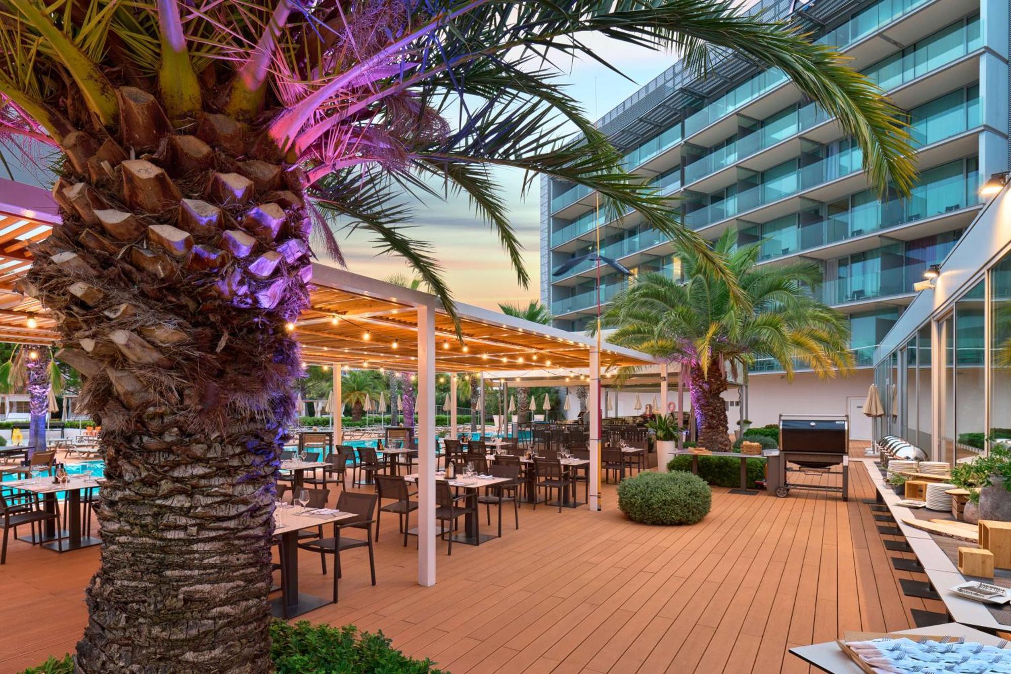 Radisson Blu Resort & Spa Split Luaran gambar The hotel's pool area