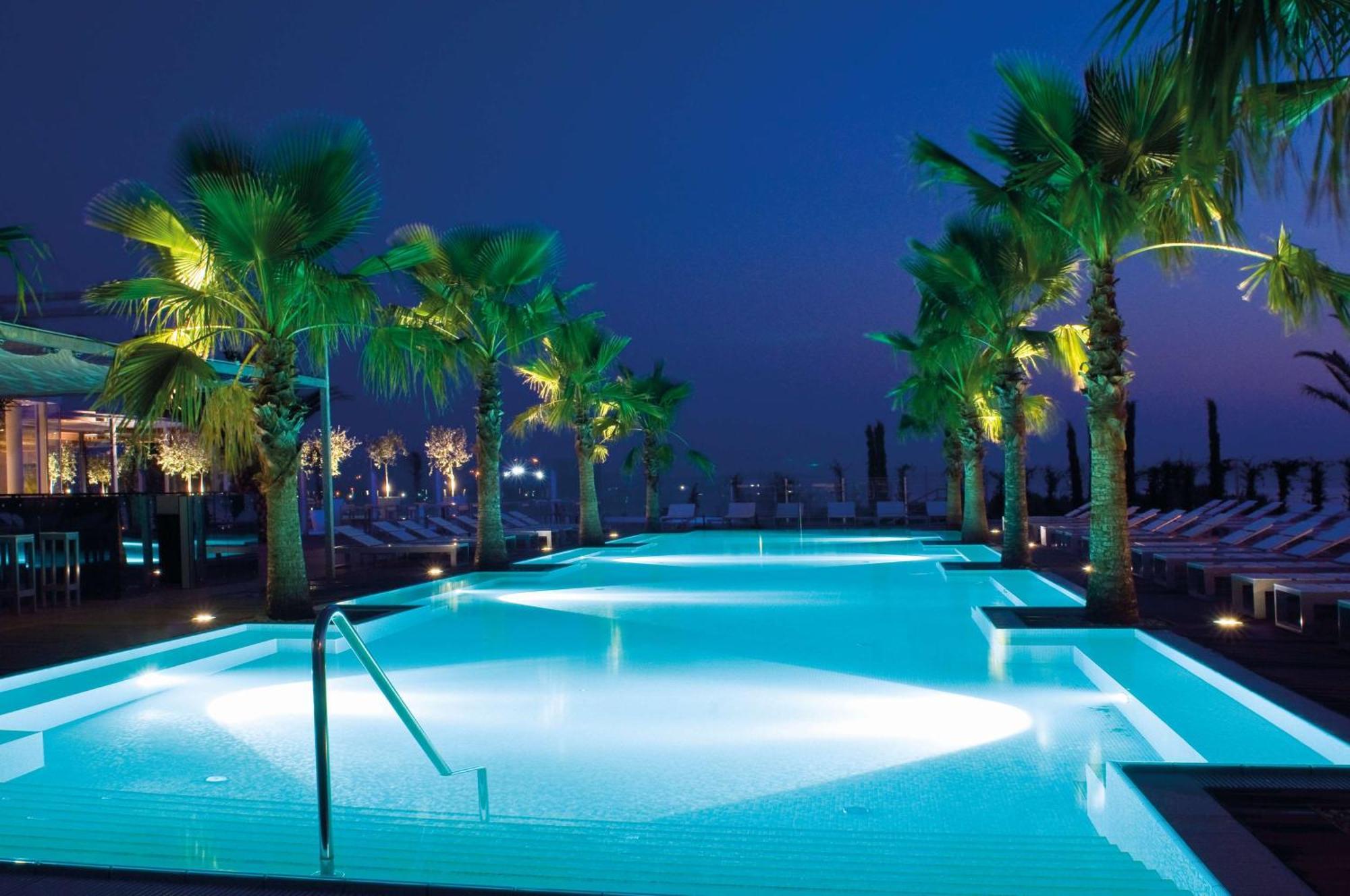 Radisson Blu Resort & Spa Split Luaran gambar The pool at the Westin Athens