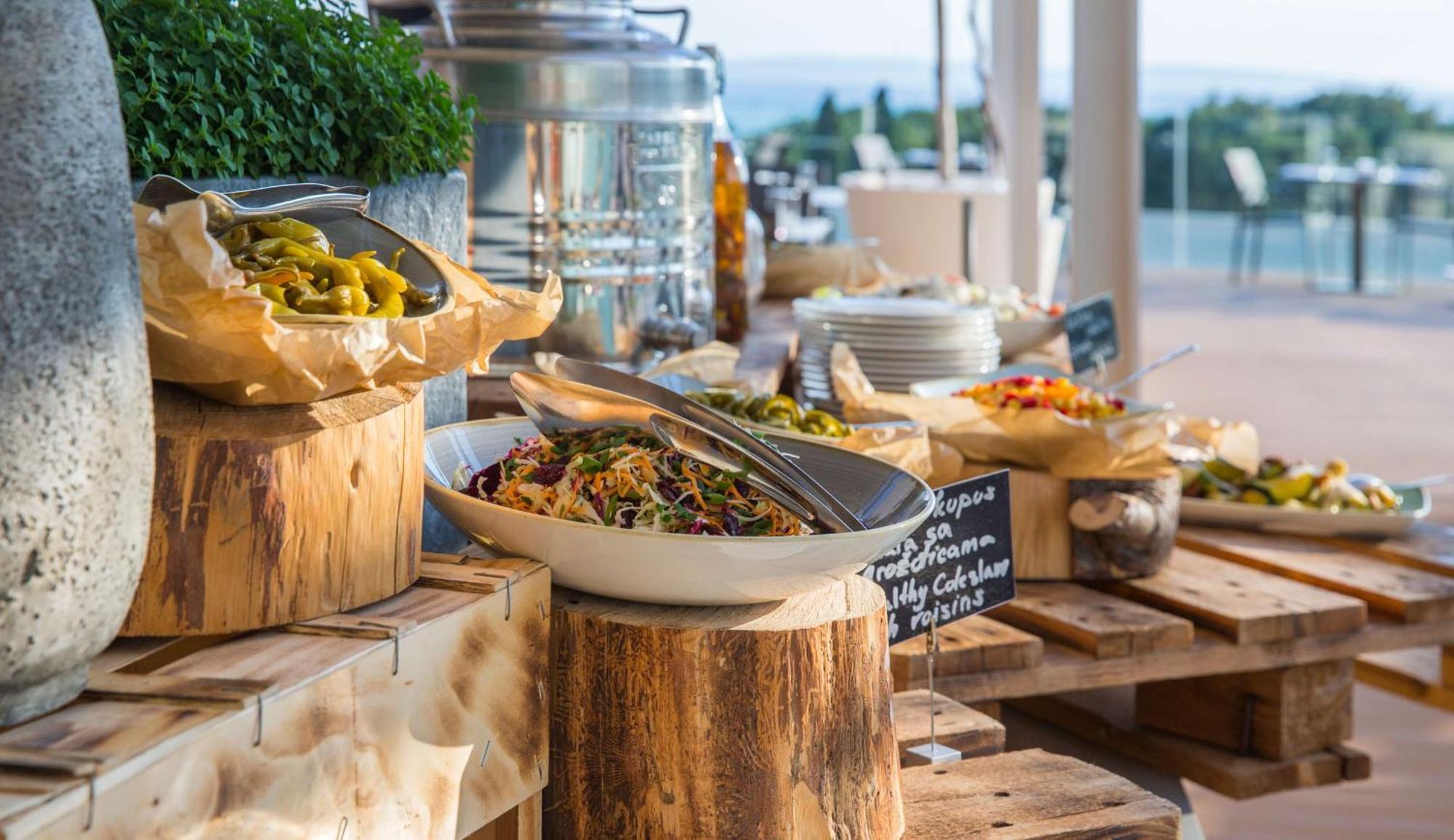 Radisson Blu Resort & Spa Split Luaran gambar A buffet at a restaurant