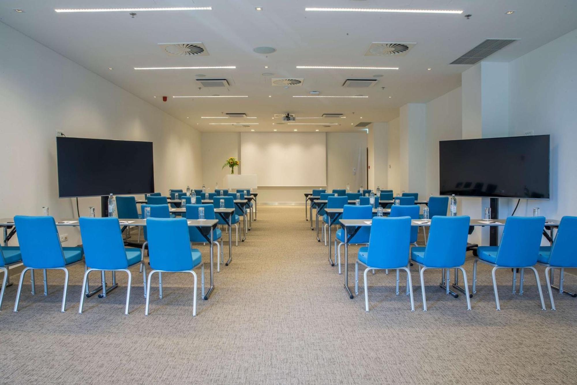 Radisson Blu Resort & Spa Split Luaran gambar A classroom at the University of East Anglia