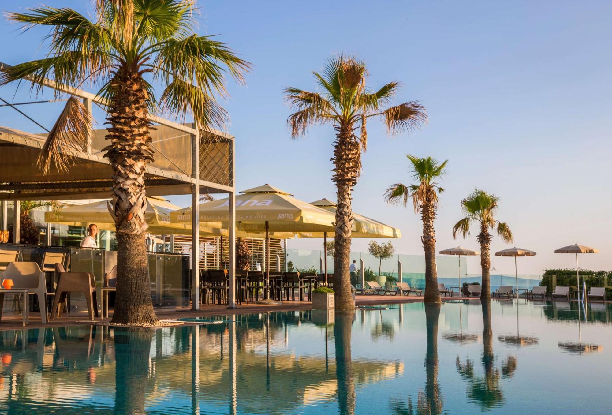 Radisson Blu Resort & Spa Split Luaran gambar The pool at the hotel
